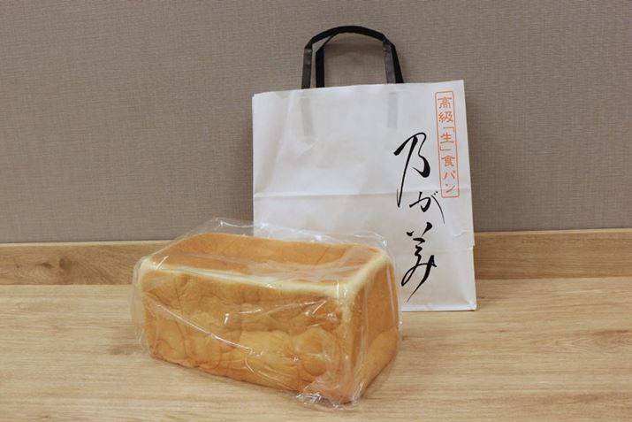 16242_29 Chúng tôi chuẩn bị bánh mì từ cửa hàng đặc sản bánh mì thô cao cấp "Nogami". Ăn như vậy vào ngày thứ nhất và thứ hai sau khi mua, và nướng vào ngày thứ ba và thứ tư. Trên thực tế, NT-D700 là máy nướng bánh mì dùng trong lò nướng được "Nogami" khuyên dùng, vì vậy bạn sẽ có thể thưởng thức chiếc bánh mì nướng mà tối đa hóa hương vị và kết cấu của chiếc bánh mì thô này!