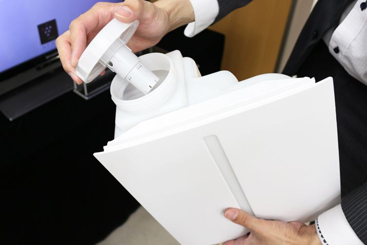 Ngoài ra, do "Hộp lọc ion Ag +" được gắn vào nắp bồn và sử dụng cũng như trong mô hình thông thường, nên có thể hạn chế vi khuẩn trong nước gây nhớt và mùi hôi của bồn và khay. .