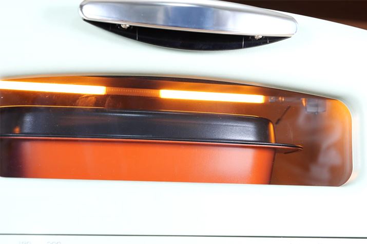 6-5 Tất cả những gì bạn phải làm là đóng nắp chảo nướng, đặt nó trên AGT-G13A và làm nóng nó ở nhiệt độ tối đa 280 ° C trong khoảng 10 phút.