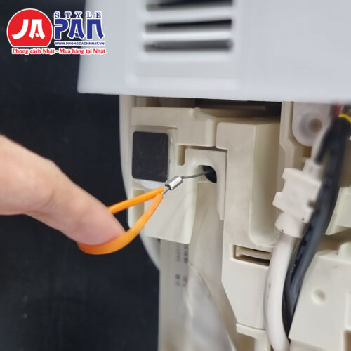 Bồn cầu Toto CES9720 nội địa Nhật – Full chức năng, Made in Japan 21 Bồn cầu Toto CES9720 có giây giật cân bằng nước bên dưới