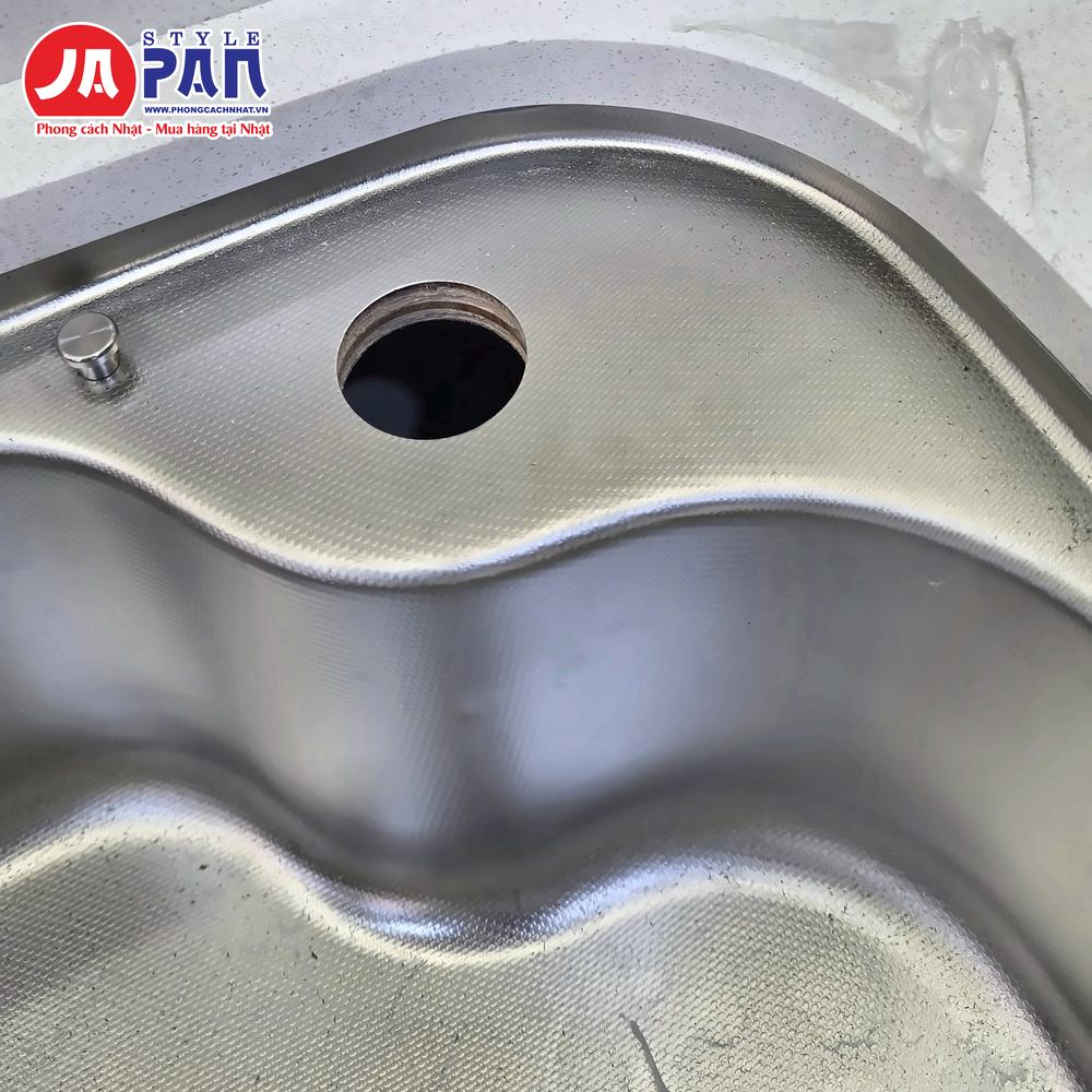 Chậu rửa bát Shigeru IB-DK FS|Chậu 1 hố 4 Cận cảnh lòng chậu và lỗ thoát nước của chậu rửa bát Shigeru IB-DK FS