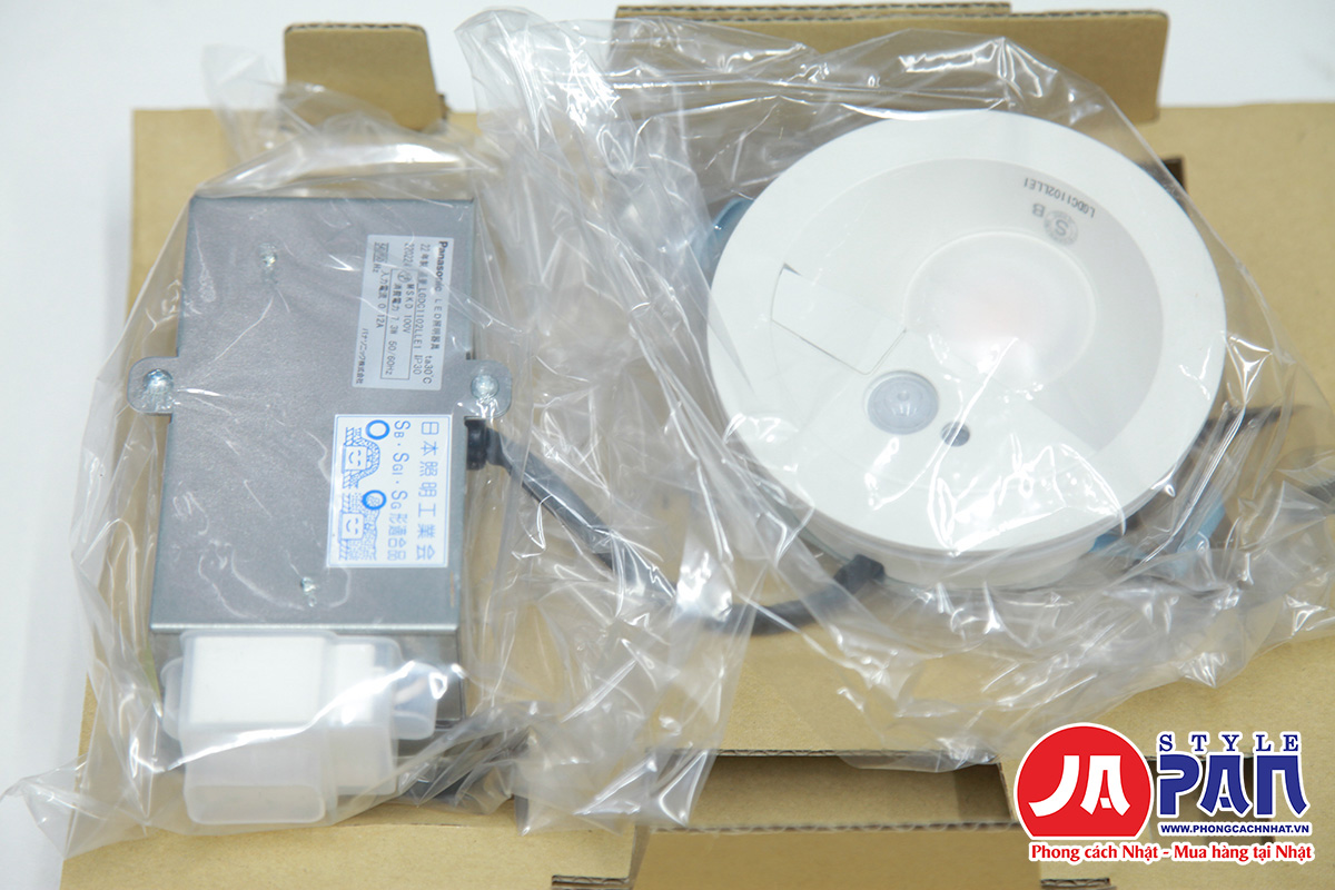 Den cam bien Panasonic LGDC1102LLE1 2