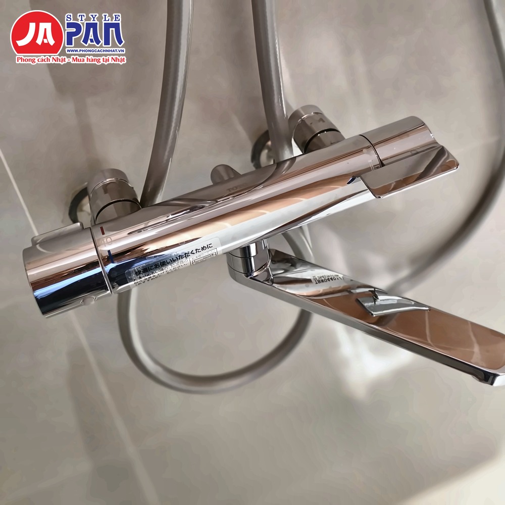 Sen cây TOTO TBW04401J1 | Sen tắm nhiệt độ cao cấp nội địa Nhật 5 Van nhiệt sen cây Toto TBW04401J1 nhìn góc nghiêng