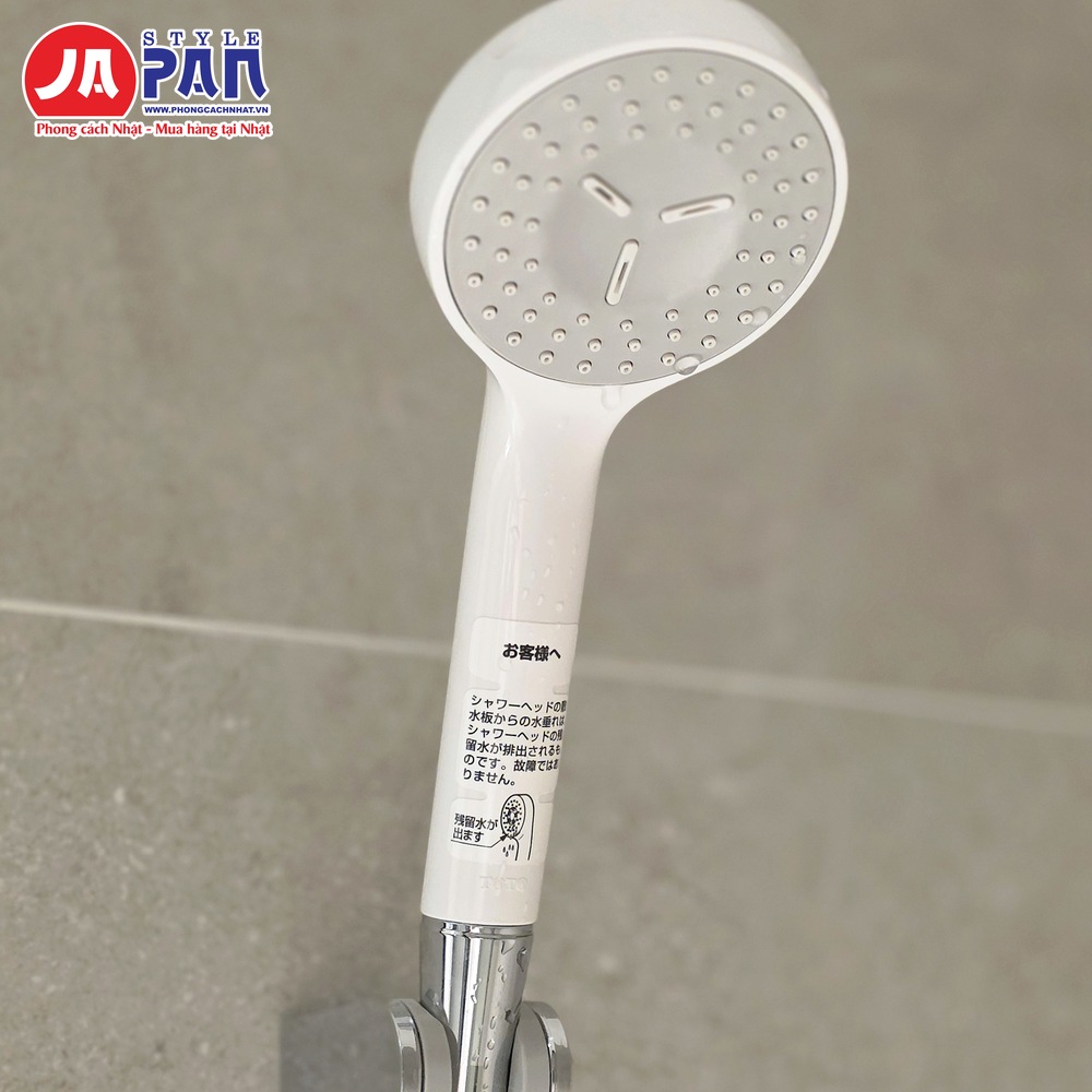 Sen tắm Toto TBV03401J1 | Khống chế nhiệt độ 19 Tay sen mặt trắng của sen tắm Toto TBV03401J1 trên gác treo tường