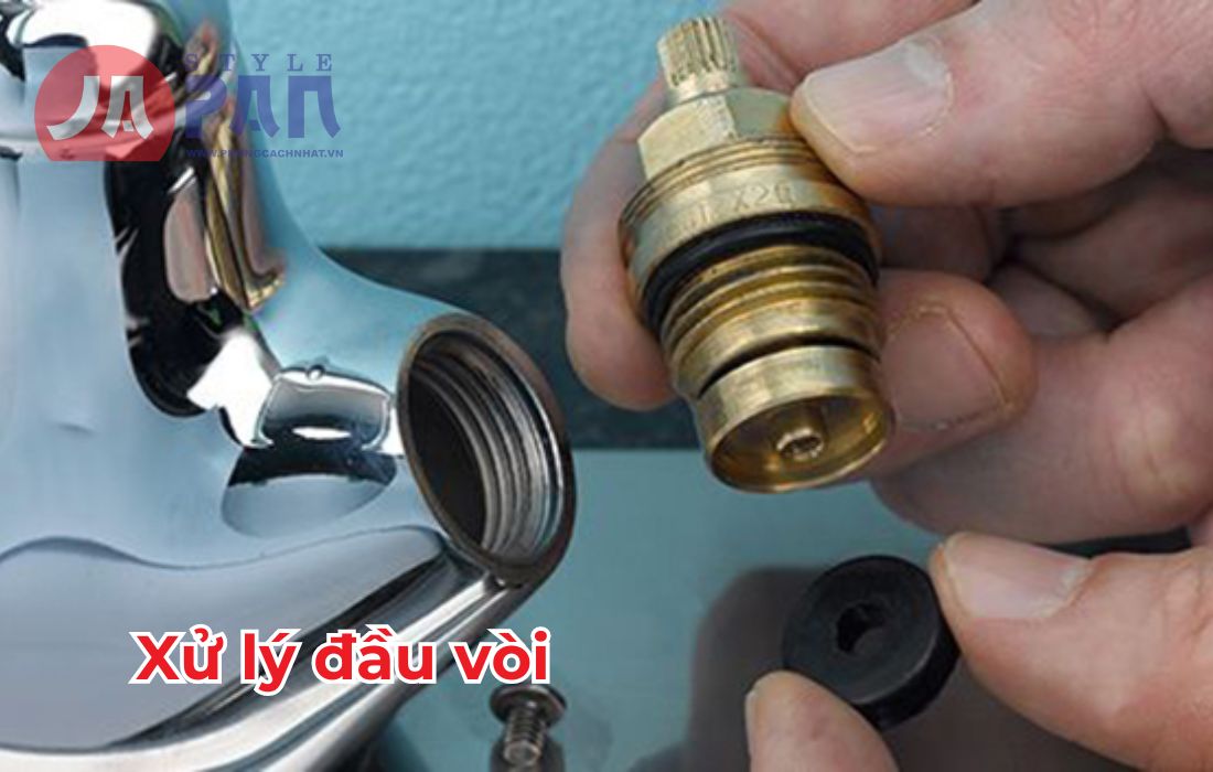 Dây vòi xịt vệ sinh bị rỉ nước và cách khắc phục hiệu quả 3 Xử lý rỉ nước ở đầu vòi
