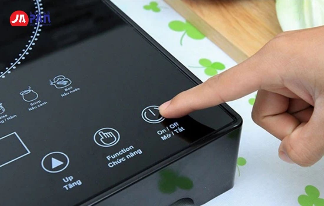 Cách Sử Dụng Bếp Từ Đơn Đúng Cách Và An Toàn 2 Cách sử dụng bếp từ đơn - Bật và Tắt bếp từ đơn