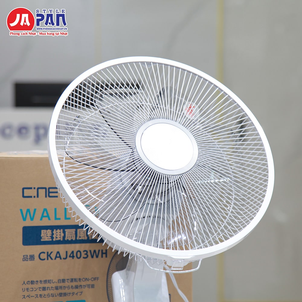 Quạt treo tường Cnet CKAJ403WH | Tự bật tắt khi có người 28 Mặt trước lồng quạt treo tường Cnet CKAJ403WH với đường kính lồng 36cm