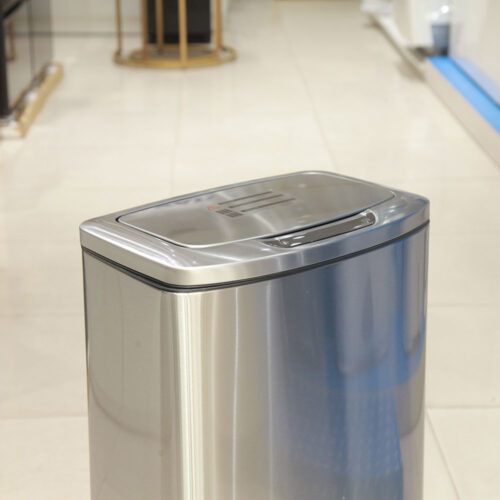 Thùng rác tự động Sensible Eco Living 47L chữ nhật | hàng nội địa 14 Cận góc trên đóng nắp Thùng rác tự động Sensible Eco Living 47L