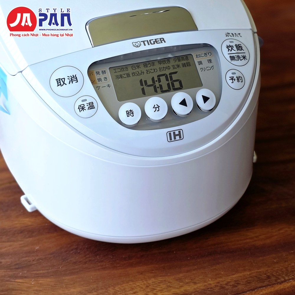 Nồi cơm điện Tiger JPW-M100 | Dung tích 1.0L, nồi cao tần 6 Bảng điều khiển Nồi cơm điện Tiger JPW-M100 góc nghiêng