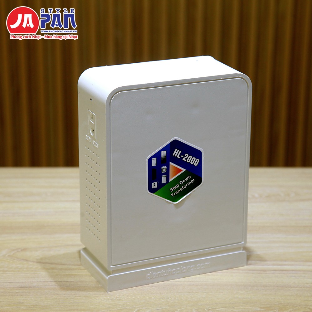 Đổi nguồn Hợp Long HL-2000 2000VA | Biến áp 220V ra 100V, vỏ nhựa 16 Biến áp đổi nguồn Hợp Long HL-2000 2000VA – mặt trước