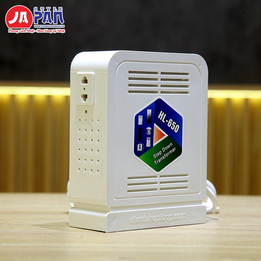 Đổi nguồn Hợp Long HL-650 650VA | Biến áp 220V ra 100V, vỏ nhựa 18 Biến áp đổi nguồn Hợp Long HL-650 650VA – mặt trước