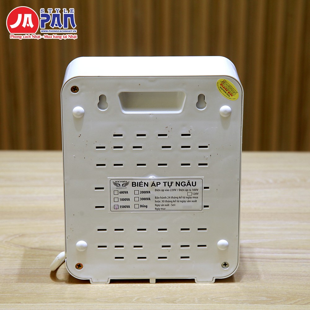 Đổi nguồn New Power 1500VA | Biến áp 220V ra 100V, vỏ nhựa 17 Biến áp đổi nguồn New Power 1500VA – mặt sau