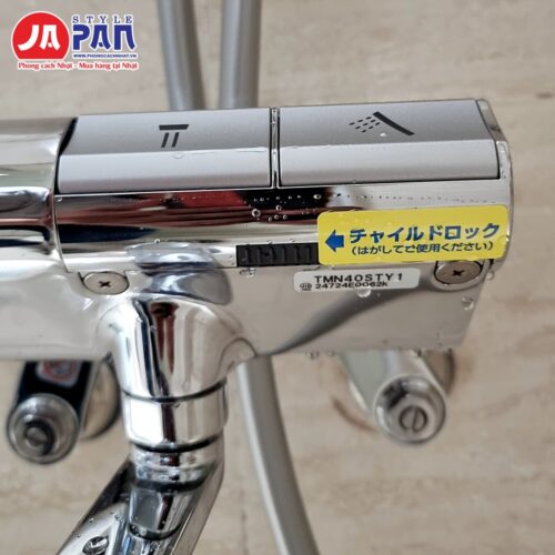 Bộ sen cây kết hợp Toto TBW04401J1 + Toto TMN40STY1 19 Bộ sen cây Toto TBW4401J1 + TMN40STY1 – cận nút bấm chuyển nước và nhãn TMN40STY1
