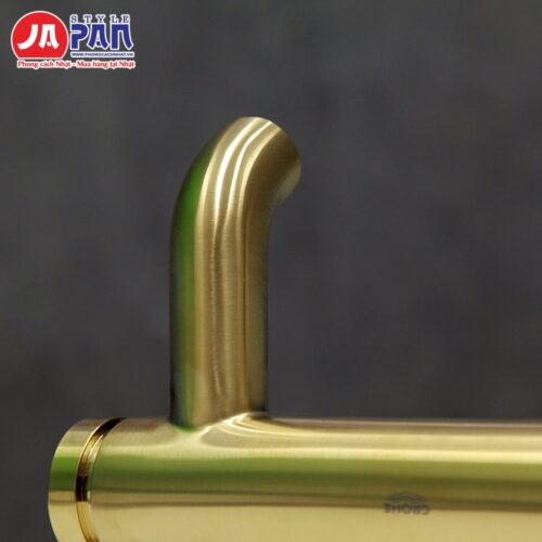 Bộ sen tắm cần gạt Grohe Essence 33624GN1 màu vàng chải – cận vòi xả và thân củ sen