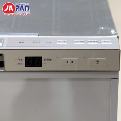 Máy rửa bát Rinnai RSW-F403C-SV màu bạc | 8 bộ 10 Máy rửa bát Rinnai RSW-F403C-SV – cận màn hình hiển thị và nút bấm