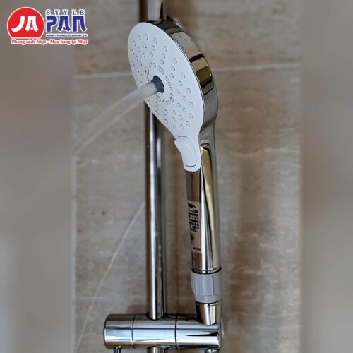 Sen tắm nhiệt độ Toto TMN40STY4 – tay sen đang phun nước